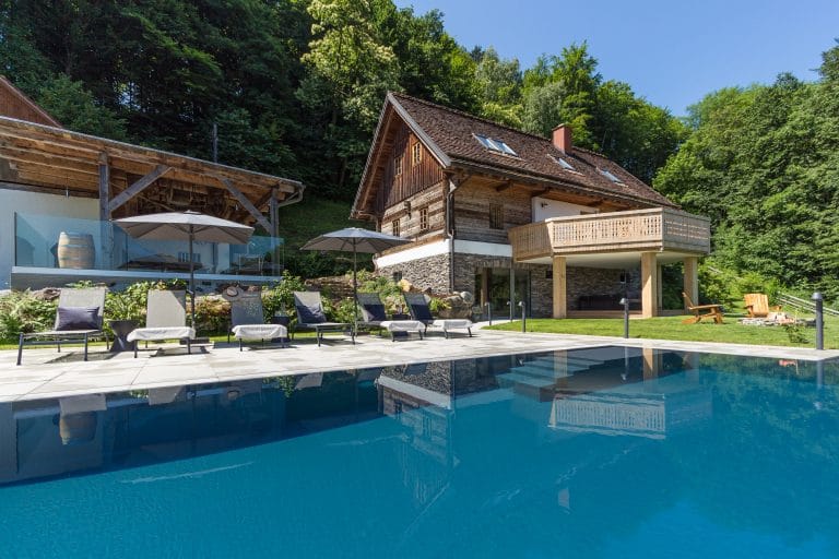 Luxusvilla Außenansicht — beispielhafte Premium-Immobilie in Österreich